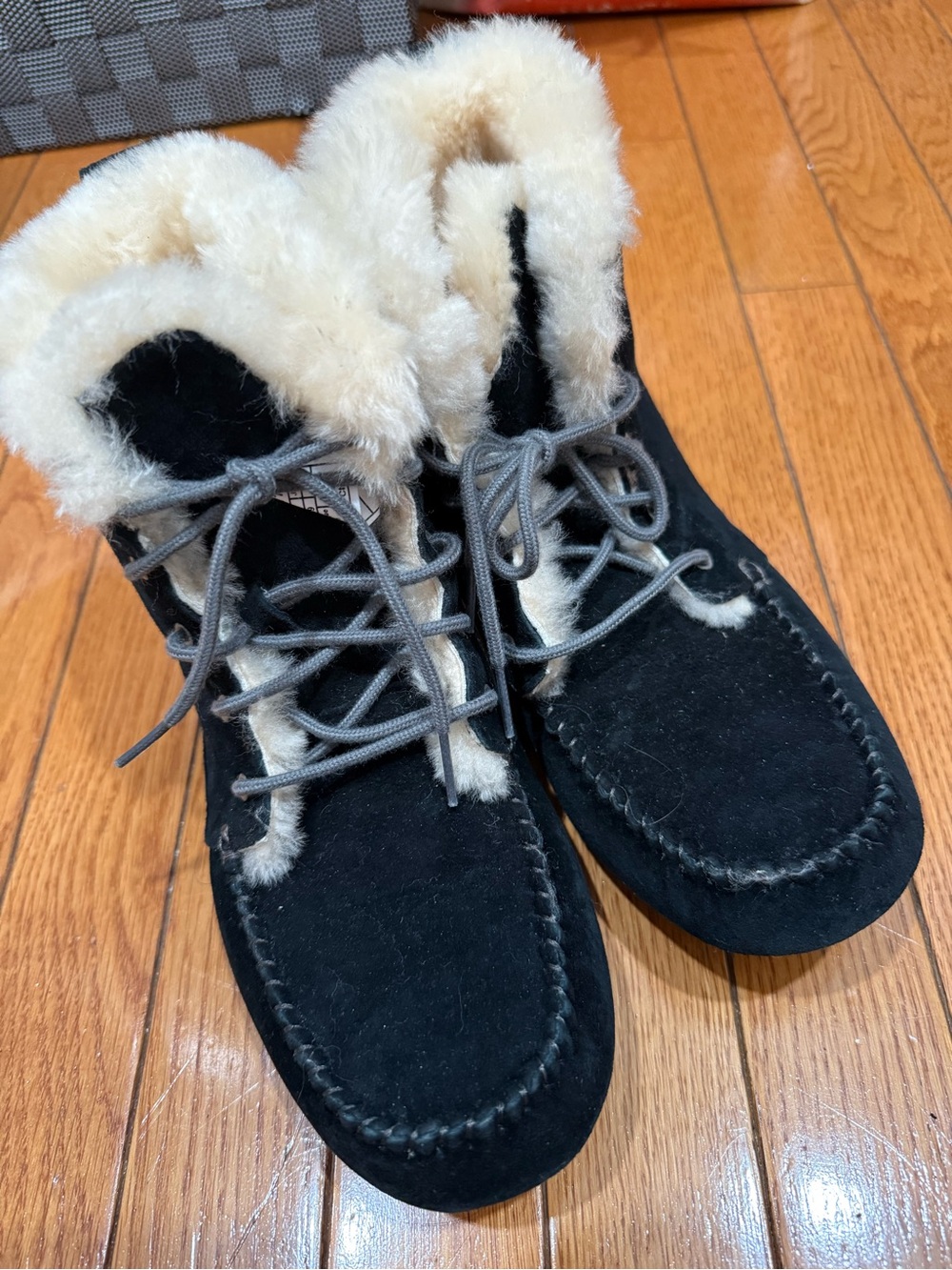 UGG Black Suede Shearling Lace-Up Moccasin Ankle Boots Women’s Size 8
